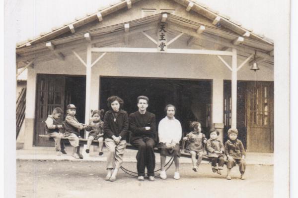 紀守常神父與龍田幼稚園師生